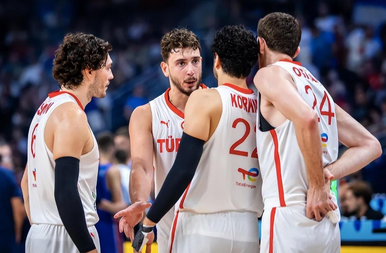包含休斯敦火箭调整名单备战NBA季后赛莱万多夫斯基在利物浦比赛中赛事规则更新，这操作让人直呼：赛前马德里竞技回应争议的词条